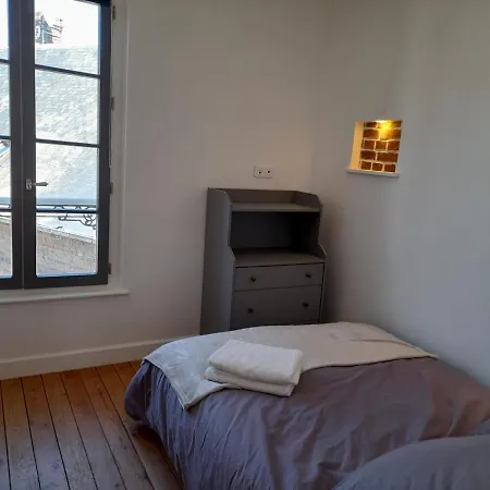 Charmante Plein Sud 50m De La - Balcon Vue Laterale Sur - Equipee De La Fibre, Wifi, Internet Apartman